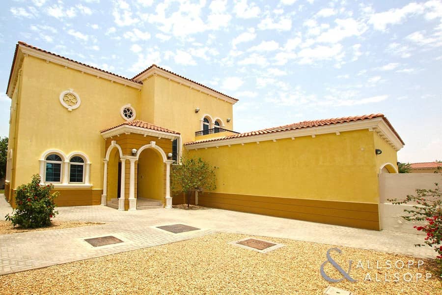 2 Single Row Legacy Villa In Jumeirah Park