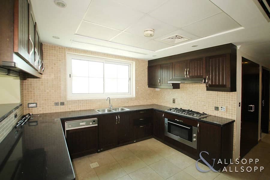 3 Single Row Legacy Villa In Jumeirah Park