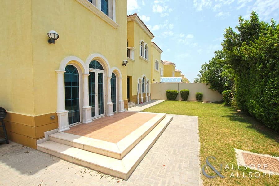 17 Single Row Legacy Villa In Jumeirah Park