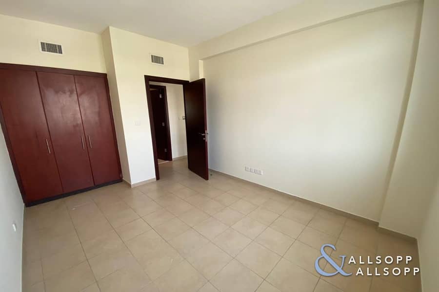8 Vacant Now | 3 Beds | Backing Pool + Park