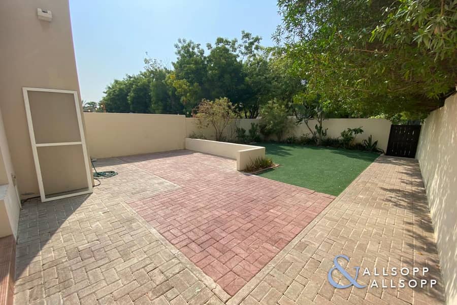 11 Vacant Now | 3 Beds | Backing Pool + Park