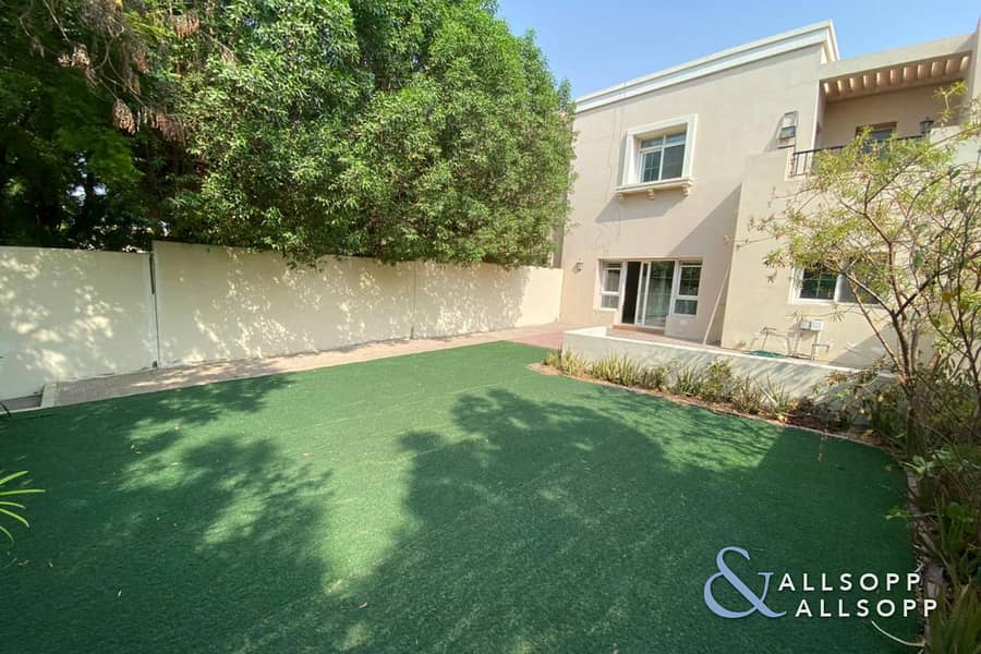 12 Vacant Now | 3 Beds | Backing Pool + Park