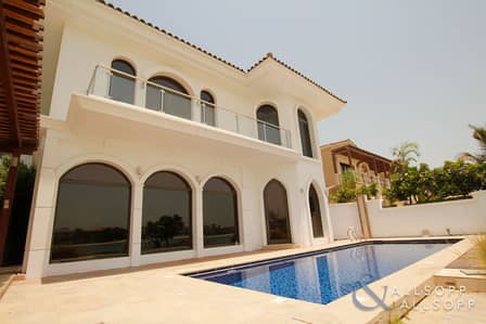6 Bedroom Villa for Sale in Palm Jumeirah, Dubai - EXCLUSIVE to Allsopp | 6 Beds Atrium Entry