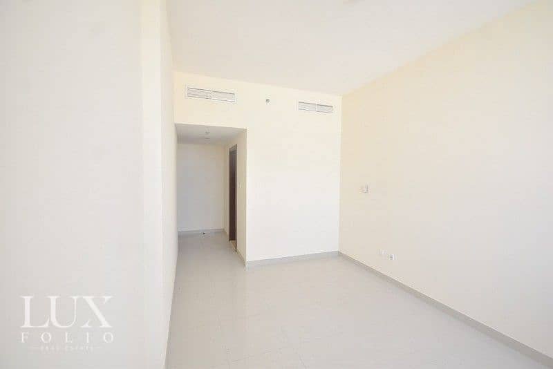 14 Available Now | Balcony | Very Spacious
