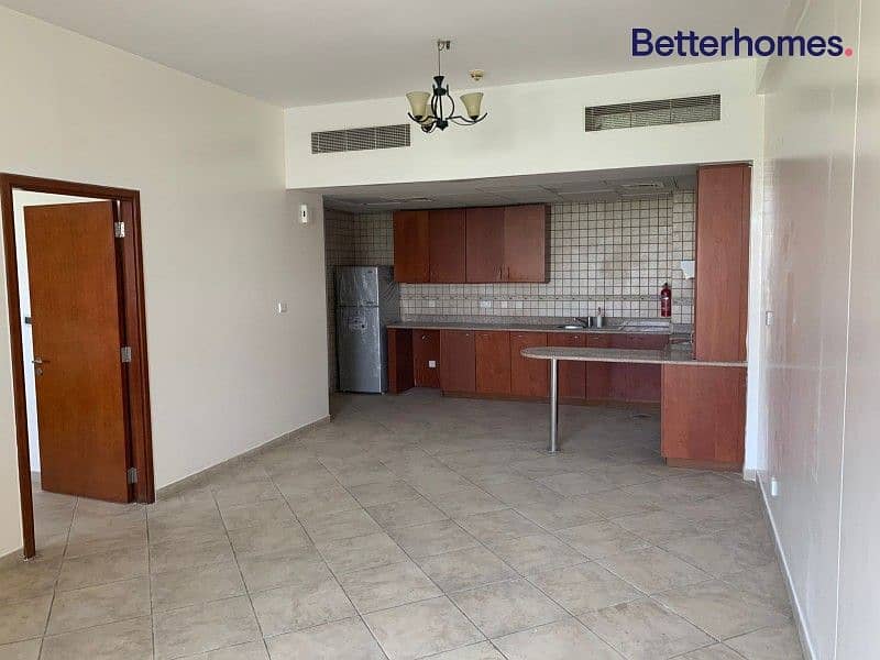2 Spacious apartment | with balcony | Unfurnished