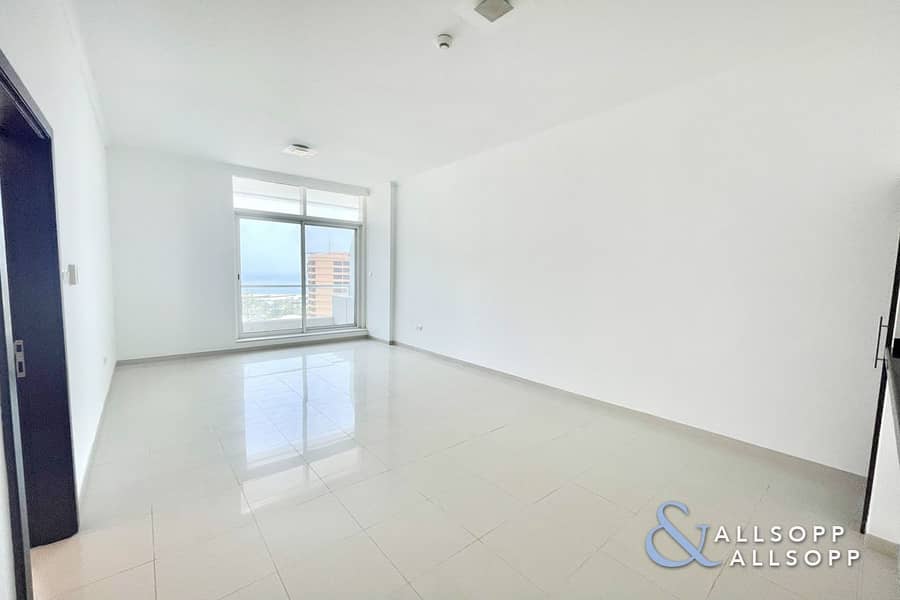 2 Sea View | Great Location | Vacant | 1 Bed