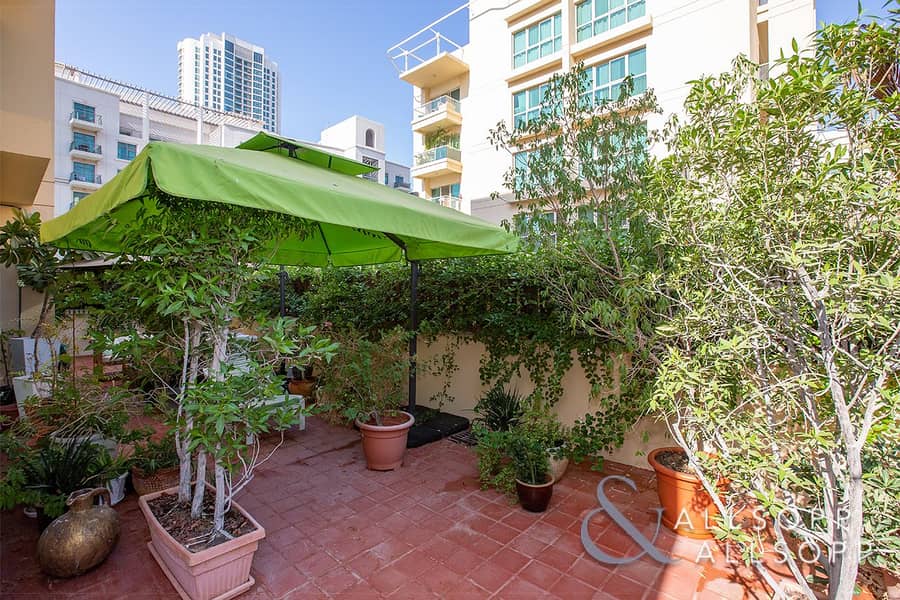 Exclusive | Large Courtyard  | 2 Bed +Study