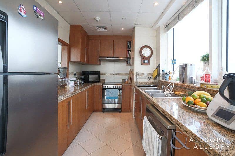 7 Bright 2 Bedroom Apartment In Saba Tower 3