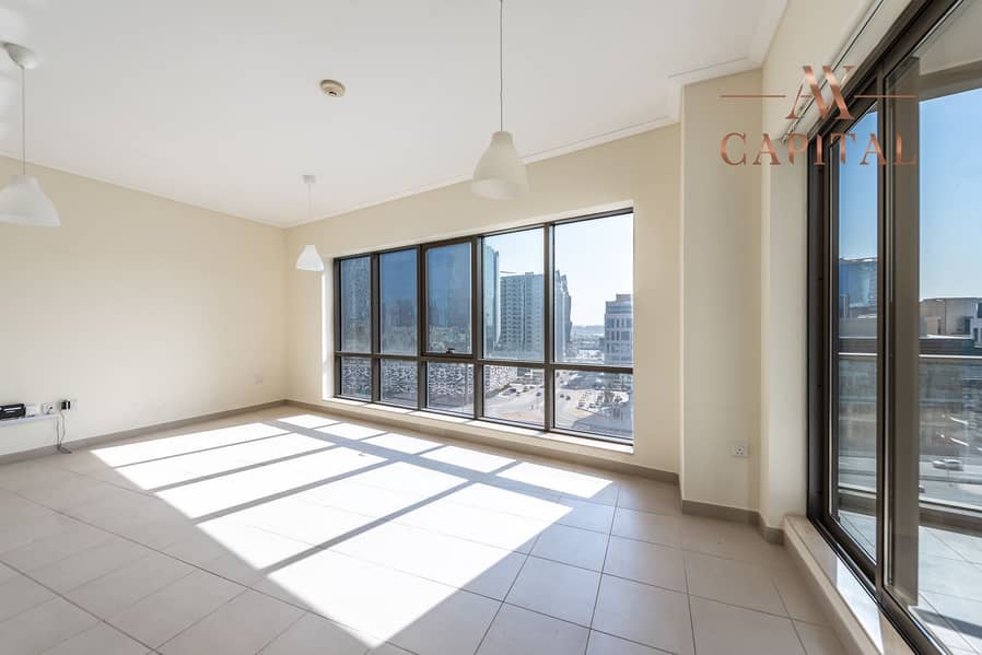 4 Exclusive One Bedroom Apartment: Community View