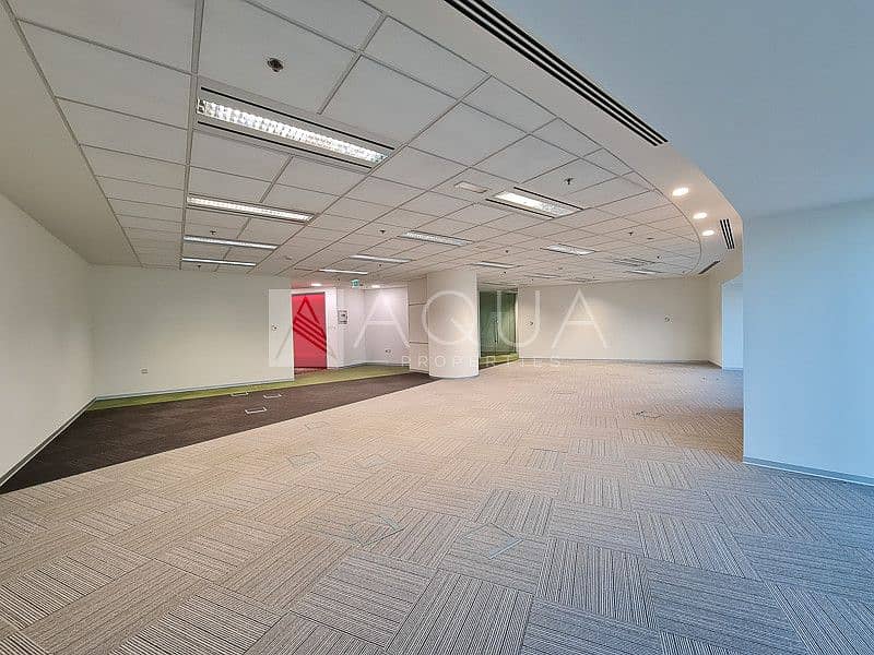 10 Nicely Fitted Office | Partitions | DIFC View