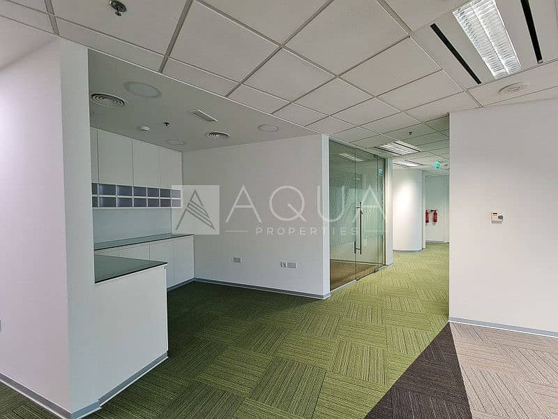 11 Nicely Fitted Office | Partitions | DIFC View
