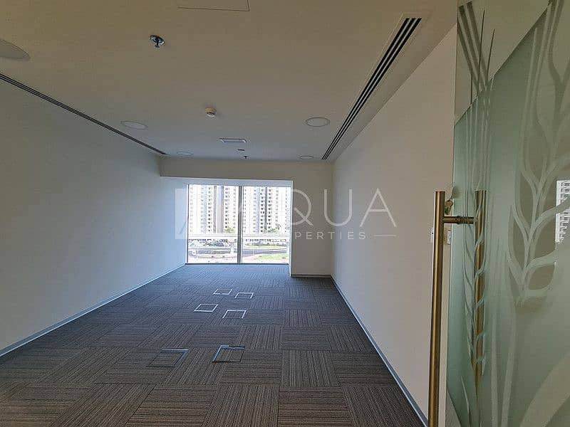 13 Nicely Fitted Office | Partitions | DIFC View