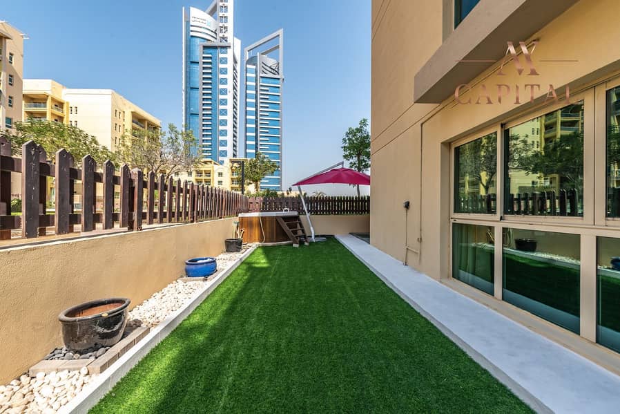 12 EXCLUSIVE | Fully Upgraded | Courtyard with Jacuzzi