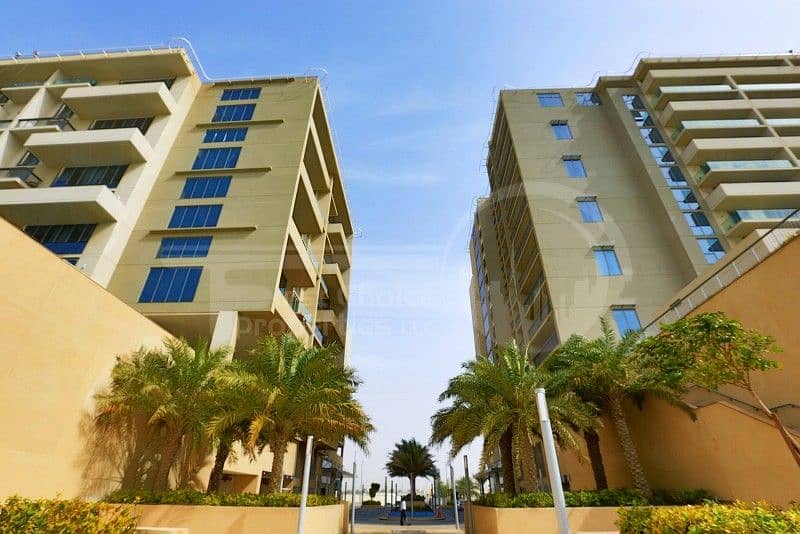 17 Astonishing 3BR Apartment in Al Raha Beach