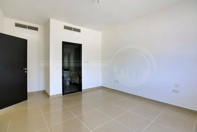 13 Delightful 1BR Apartment for Sale in Reef