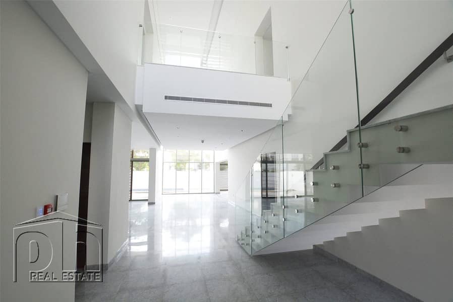 10 5 Bed Contemporary - Large plot - Landscaped