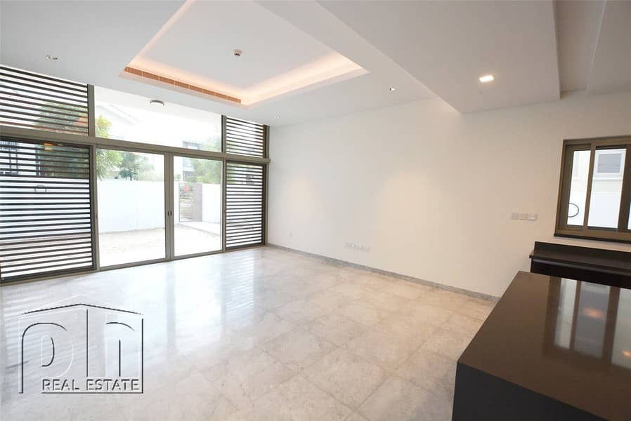 12 5 Bed Contemporary - Large plot - Landscaped