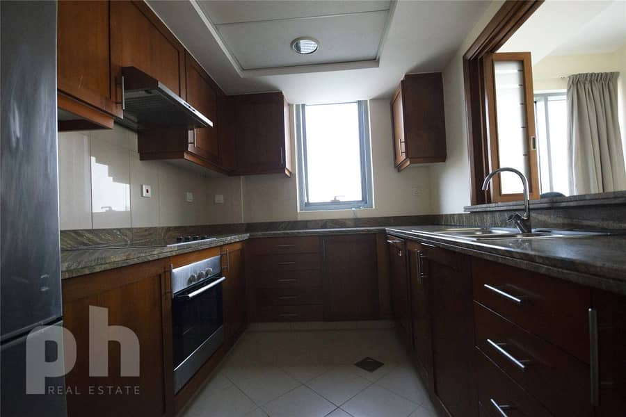 3 Fantastic large vacant apartment with lake view