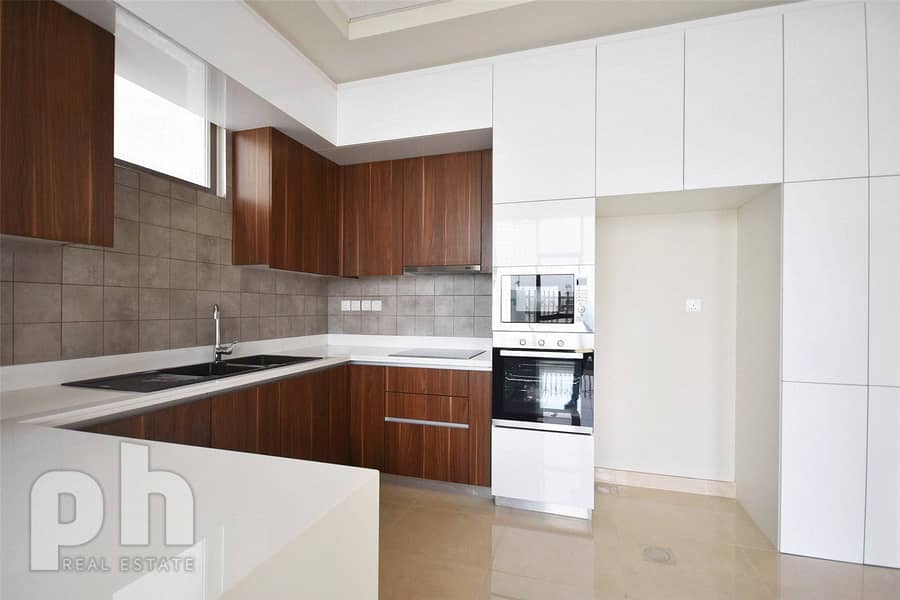 16 Brand New  | Modern Townhouse | Balcony