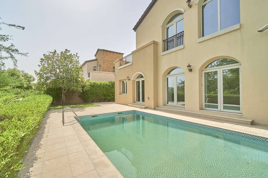 2 Lovely Family Home with Golf View and Private Pool