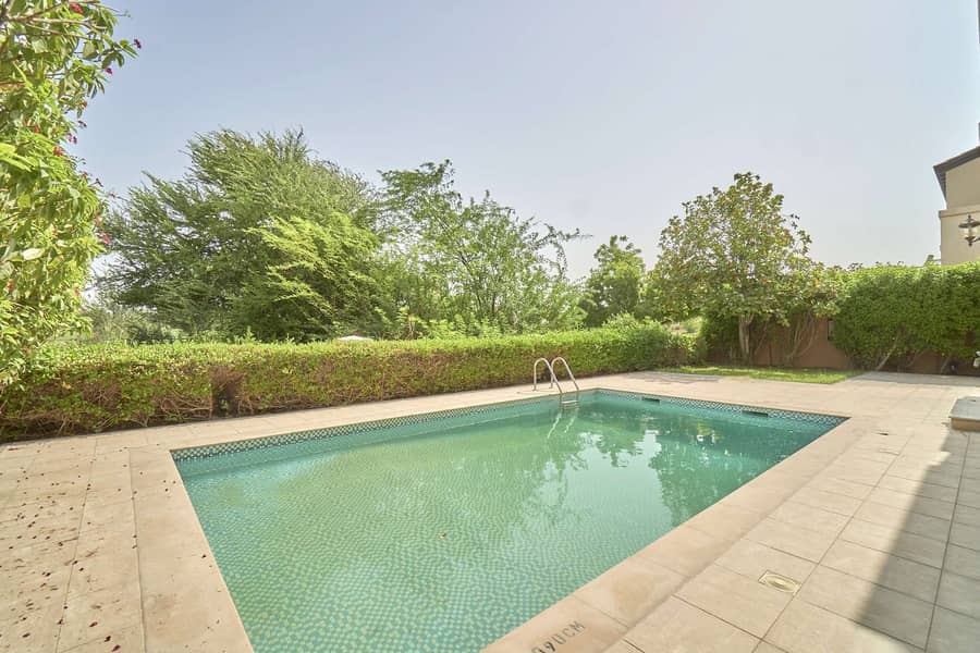 3 Lovely Family Home with Golf View and Private Pool