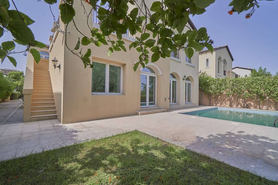 32 Lovely Family Home with Golf View and Private Pool