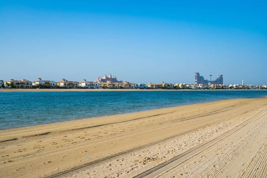 33 A Seafront Home Par Excellence on Palm Jumeirah