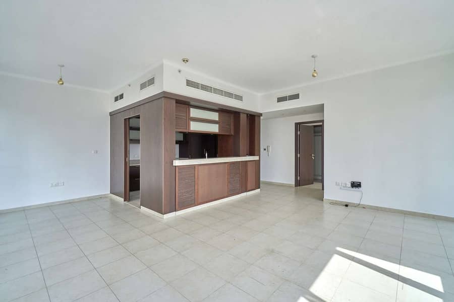 7 Well-Maintained Apartment with Large Layout