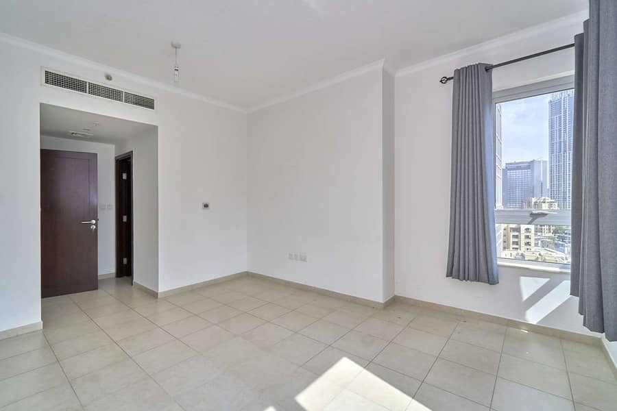 8 Well-Maintained Apartment with Large Layout
