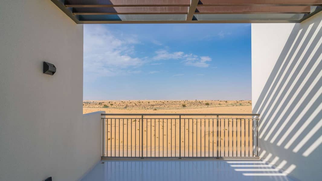 17 Beautiful Five-Bed with Desert View