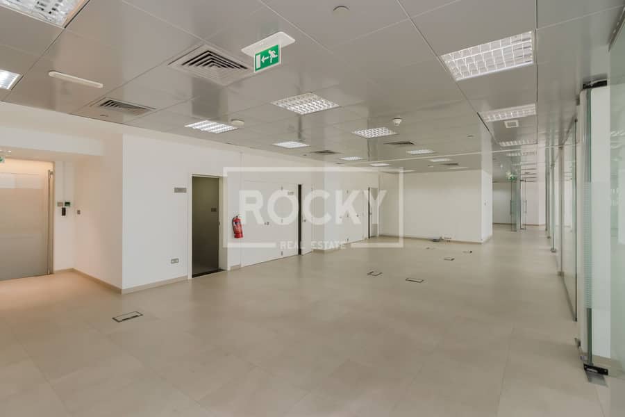 5 Combined Office | With pantry | Spacious