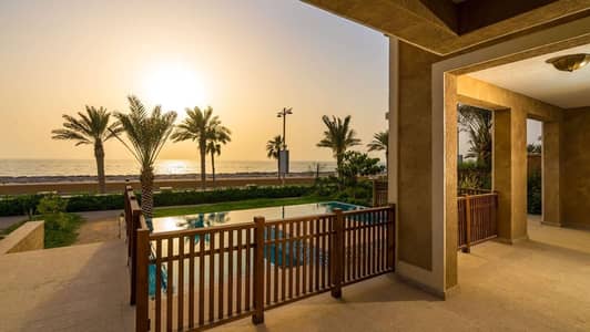 فیلا 5 غرف نوم للبيع في نخلة جميرا، دبي - Majestic Villa with Roof Terrace & Sunset View