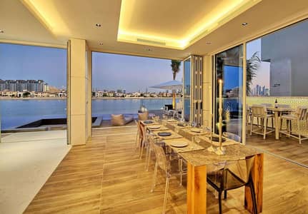 فیلا 5 غرف نوم للايجار في نخلة جميرا، دبي - Custom-Built Garden Home Overlooking the Beach