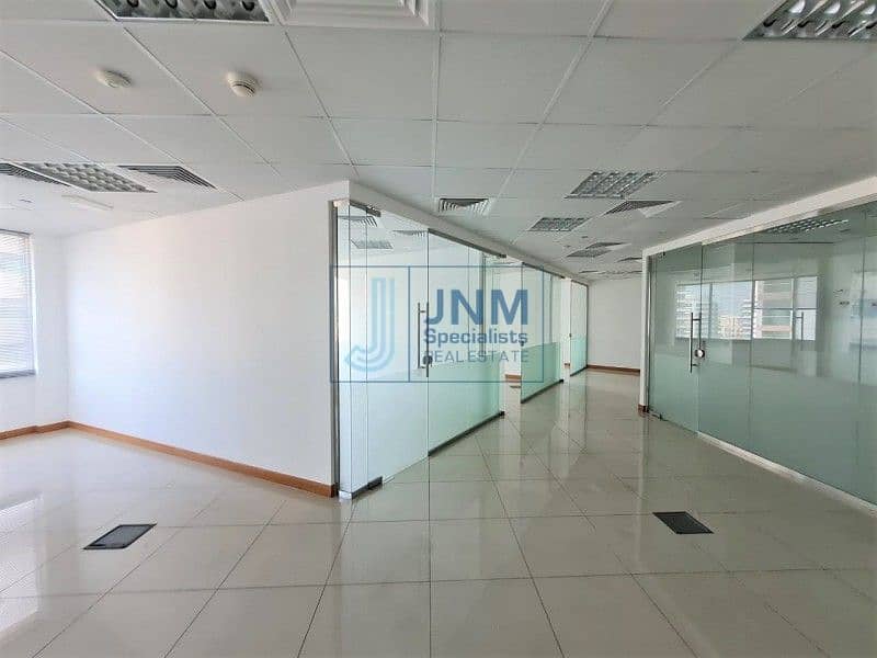 Fitted Office Space with 5 Partitions | Low Floor