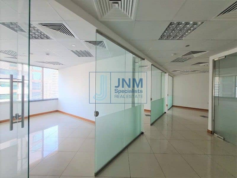 7 Fitted Office Space with 5 Partitions | Low Floor