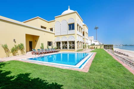 6 Bedroom Villa for Sale in Palm Jumeirah, Dubai - Private Beach | Well Maintained | Skyline View