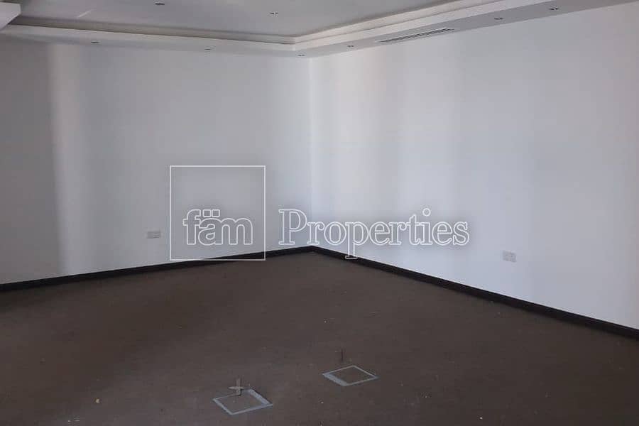 6 Office located walking in Metro station