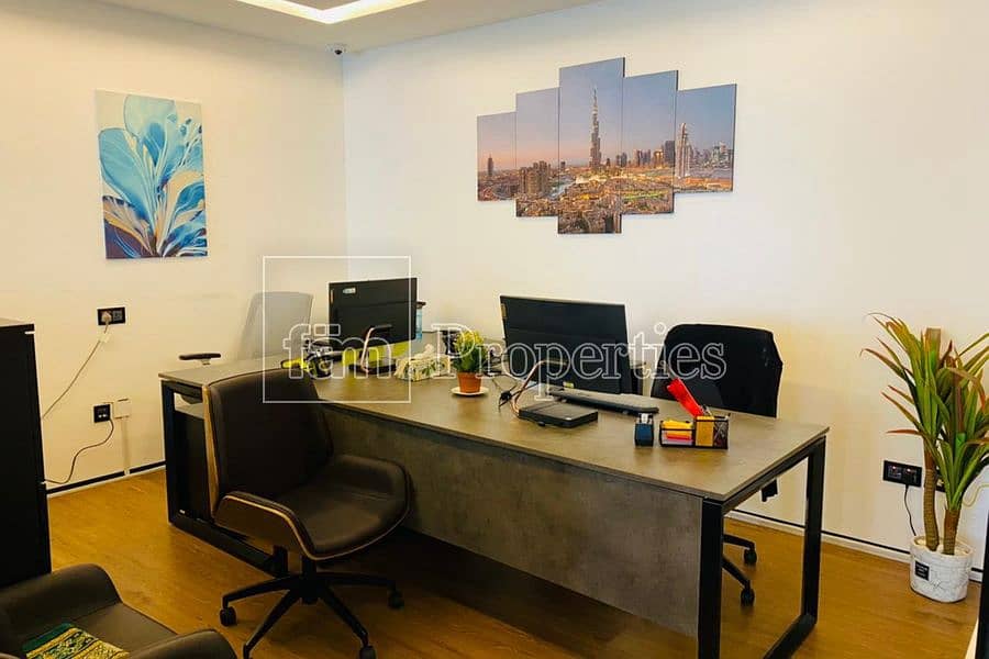 6 Prestigious office unit with high-end amenities