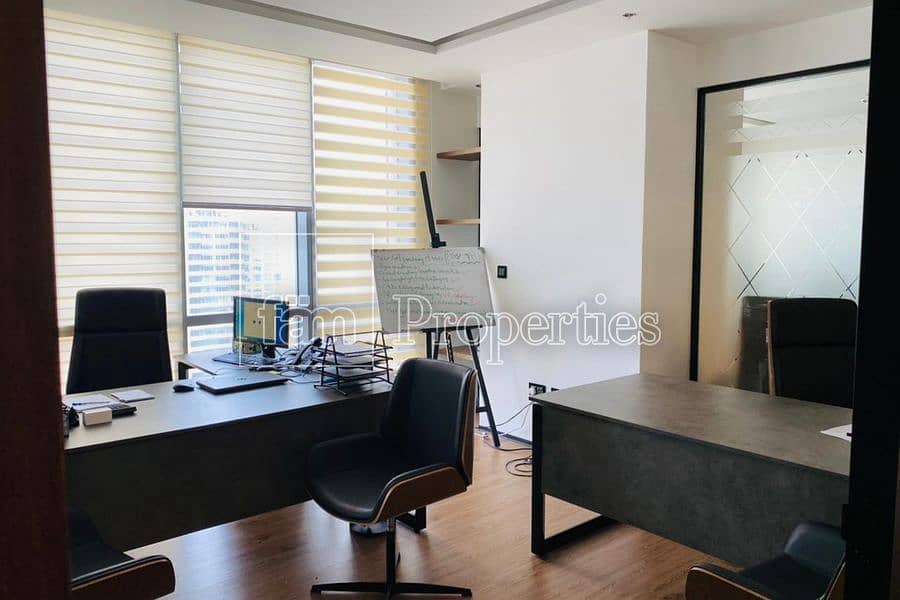 19 Prestigious office unit with high-end amenities