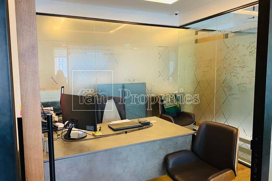 23 Prestigious office unit with high-end amenities
