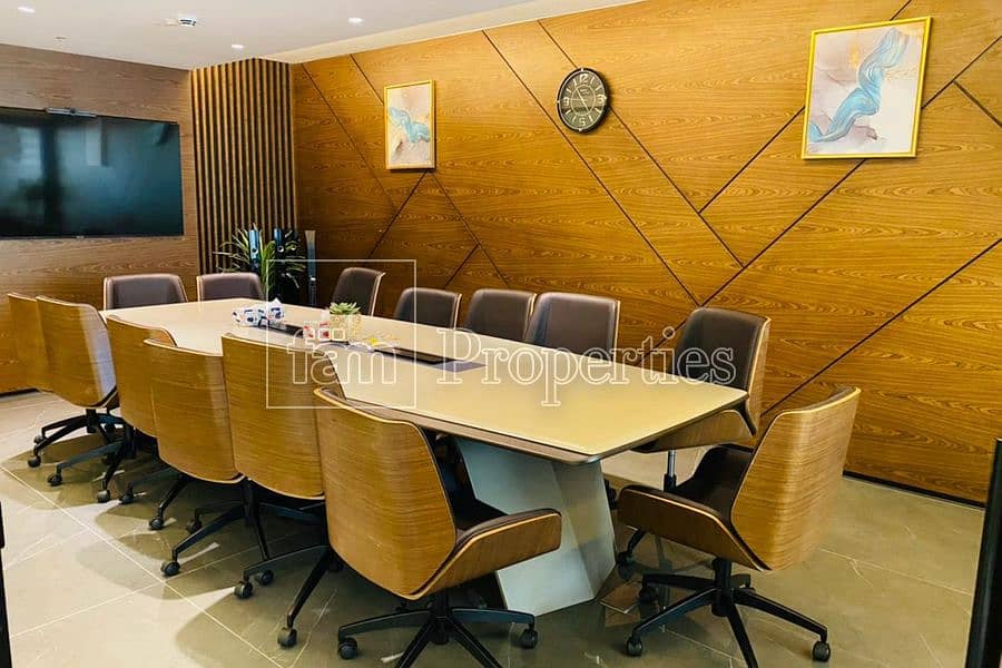27 Prestigious office unit with high-end amenities
