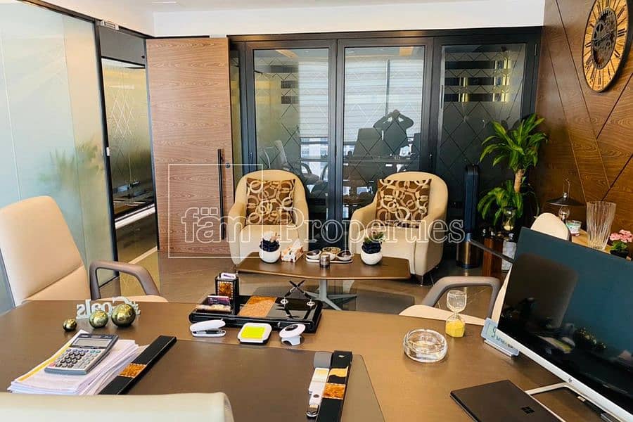 29 Prestigious office unit with high-end amenities