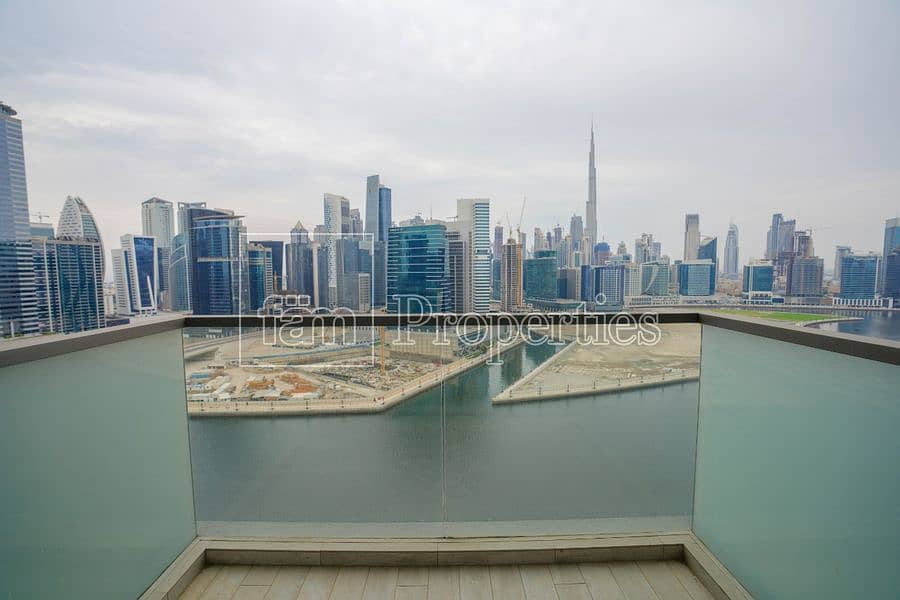 Panoramic View Of Canal & Burj Khalifa