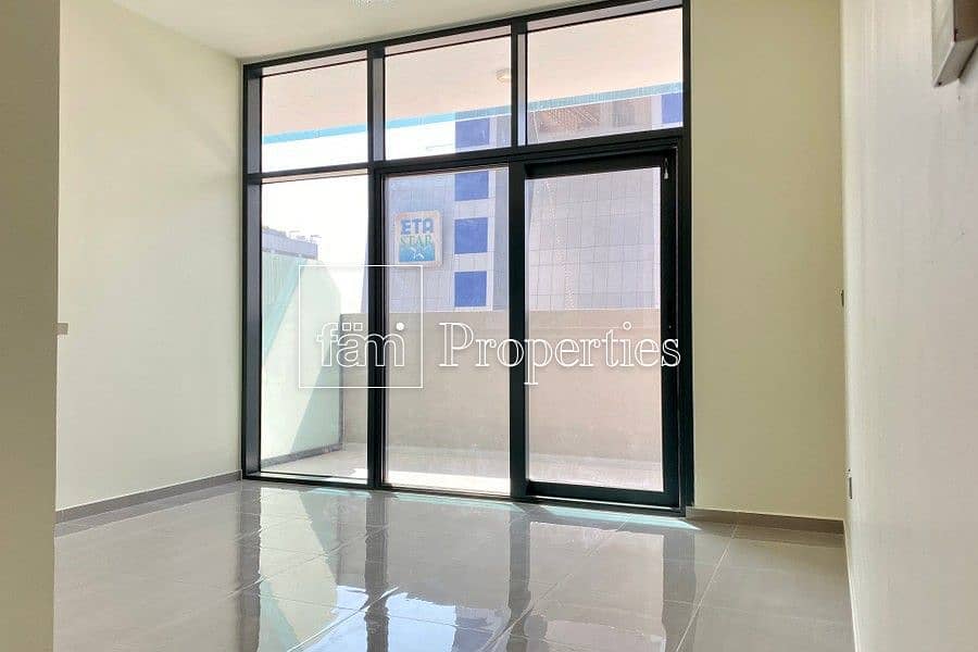 14 Mid Floor | Facing SZR | Canal View