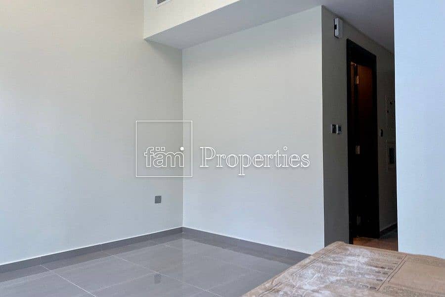 19 Mid Floor | Facing SZR | Canal View