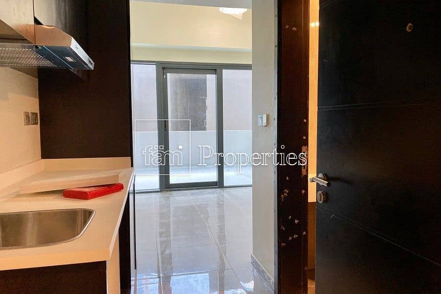 22 Mid Floor | Facing SZR | Canal View