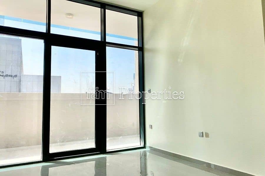 25 Mid Floor | Facing SZR | Canal View