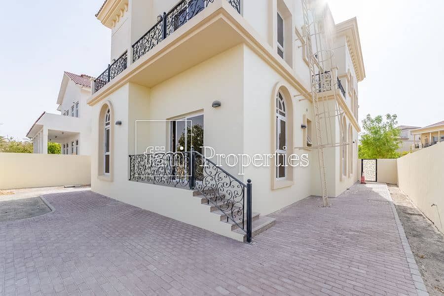 18 Walk to GEMS School|4BR Custom| 2 Majlis