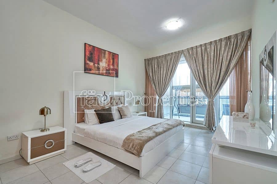 22 Fully furnished | Upgraded | mid Floor | 3+maids