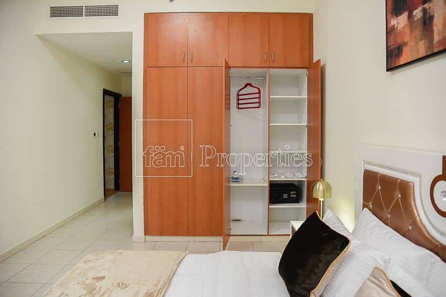 32 Fully furnished | Upgraded | mid Floor | 3+maids